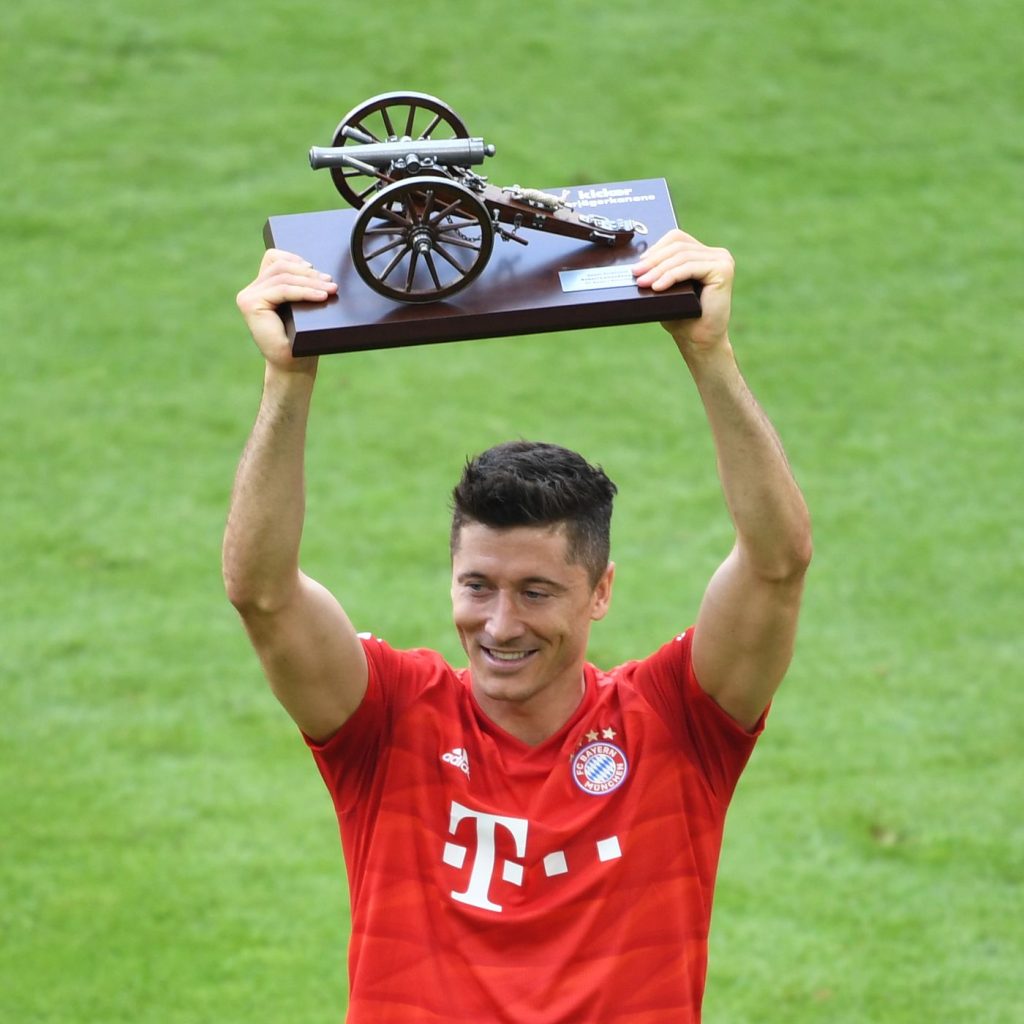 Chủ nhân chiếc giày vàng Châu Âu 2022 - Robert Lewandowski